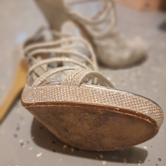 Shoes - Picture 4 of 8